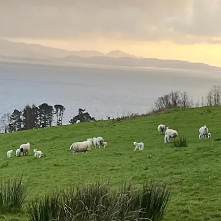 Дом отдыха 6 Ensuite Bedrooms-sleeps 12-garden-sea & Mtn View