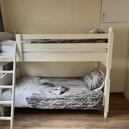 6 Ensuite Bedrooms-sleeps 12-garden-sea & Mtn View Feriehus