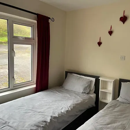 6 Ensuite Bedrooms-sleeps 12-garden-sea & Mtn View Feriehus