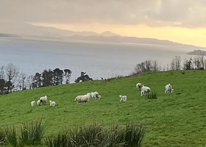 Semesterbostad 6 Ensuite Bedrooms-sleeps 12-garden-sea & Mtn View