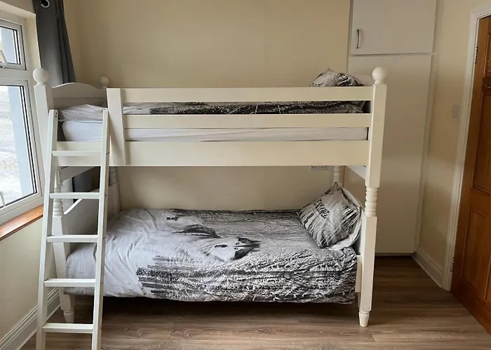 6 Ensuite Bedrooms-sleeps 12-garden-sea & Mtn View Semesterbostad