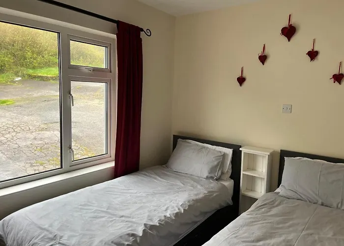 6 Ensuite Bedrooms-sleeps 12-garden-sea & Mtn View Semesterbostad