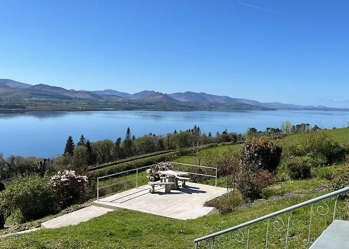 Semesterbostad 6 Ensuite Bedrooms-sleeps 12-garden-sea & Mtn View Kenmare