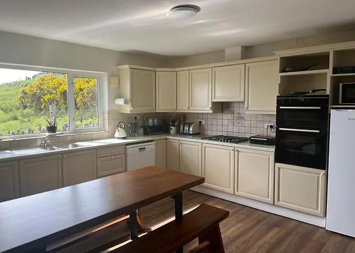 6 Ensuite Bedrooms-sleeps 12-garden-sea & Mtn View *